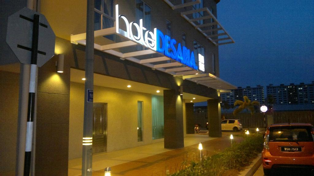 Hotel Desaria Петалинг-Джая Экстерьер фото