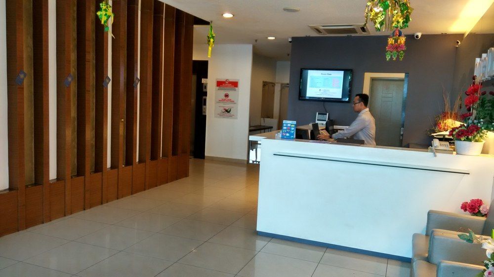 Hotel Desaria Петалинг-Джая Экстерьер фото