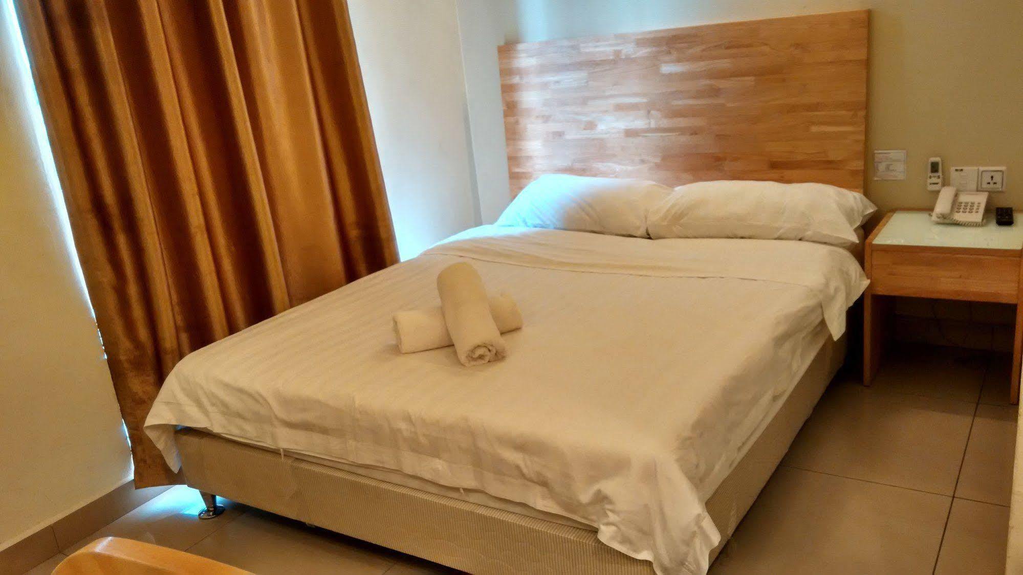 Hotel Desaria Петалинг-Джая Экстерьер фото
